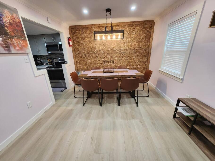 Modern Island Serenity!-Pet-Friendly Villa ฮิลตันเฮดไอส์แลนด์ ภายนอก รูปภาพ